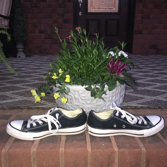 Black basic classic converse! - Picture 2 of 6